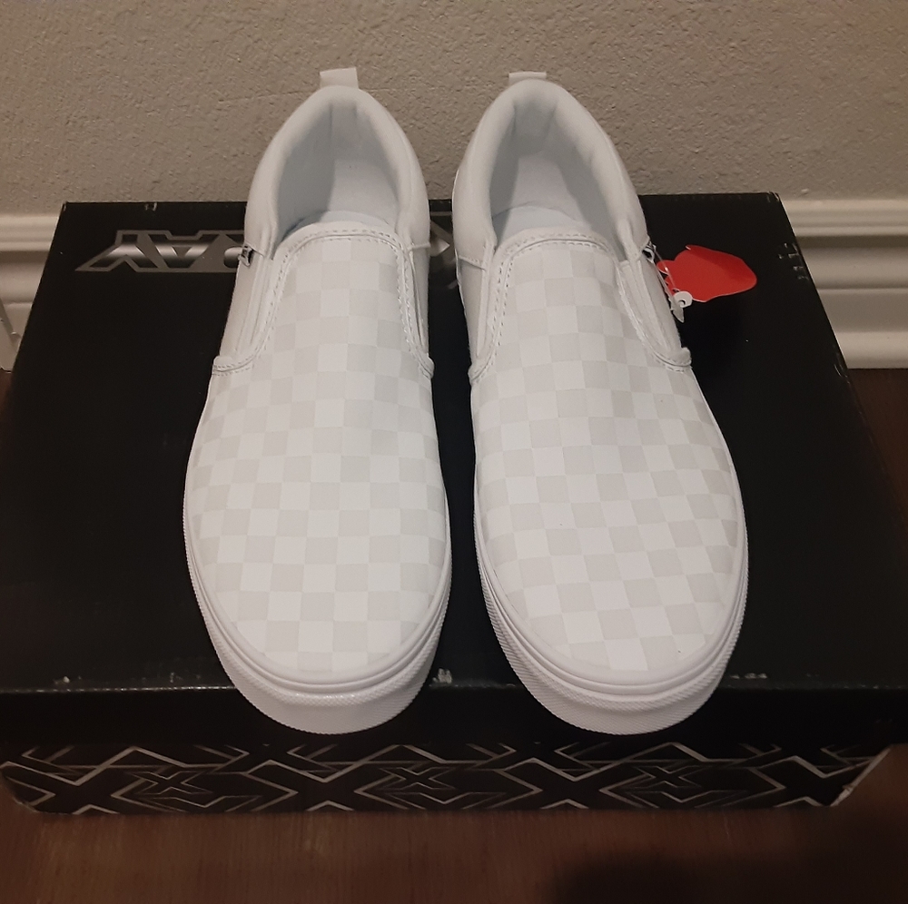 Vans - Picture 2 of 4